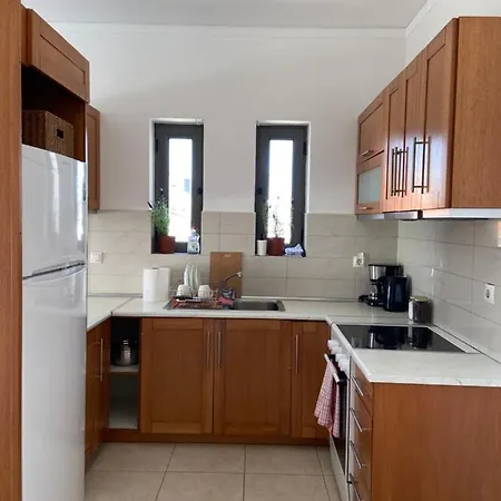 Seaside Apartment, Walking Distance To The Beach. 基帕里夏