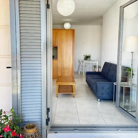 Seaside Apartment, Walking Distance To The Beach. 公寓