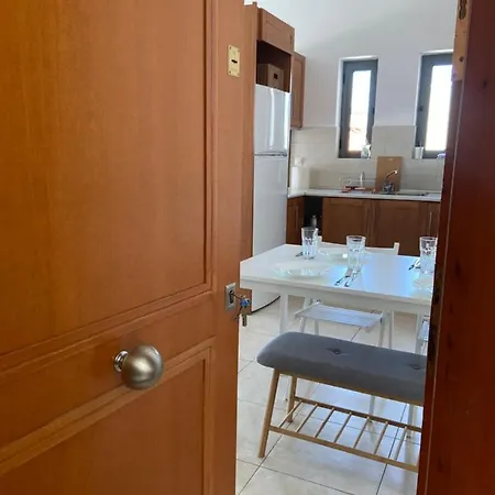 Apartment Seaside Apartment, Walking Distance To The Beach. Kyparissia