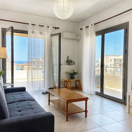 Apartamento Seaside Apartment, Walking Distance To The Beach.